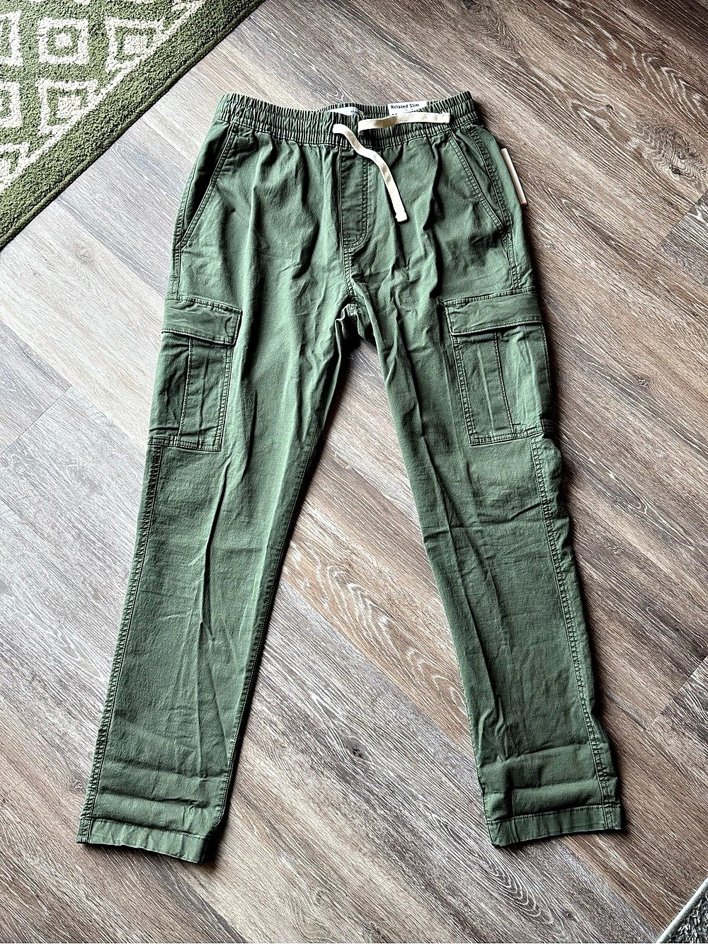 Old Navy Relaxed Slim Built-In Flex Cargo Pants Green Medium
